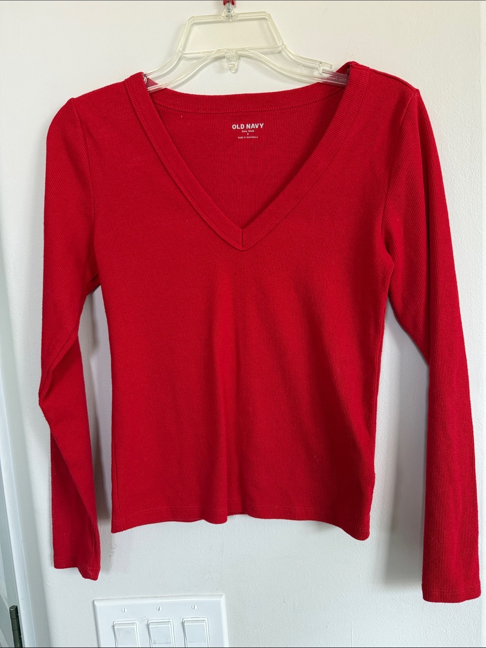 Old Navy Red V-Neck Long Sleeve Knit Top